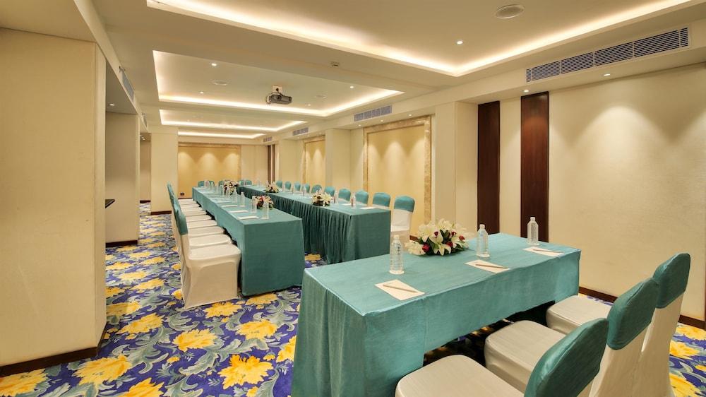 Golden Tulip Essential Jaipur Hotel Екстериор снимка