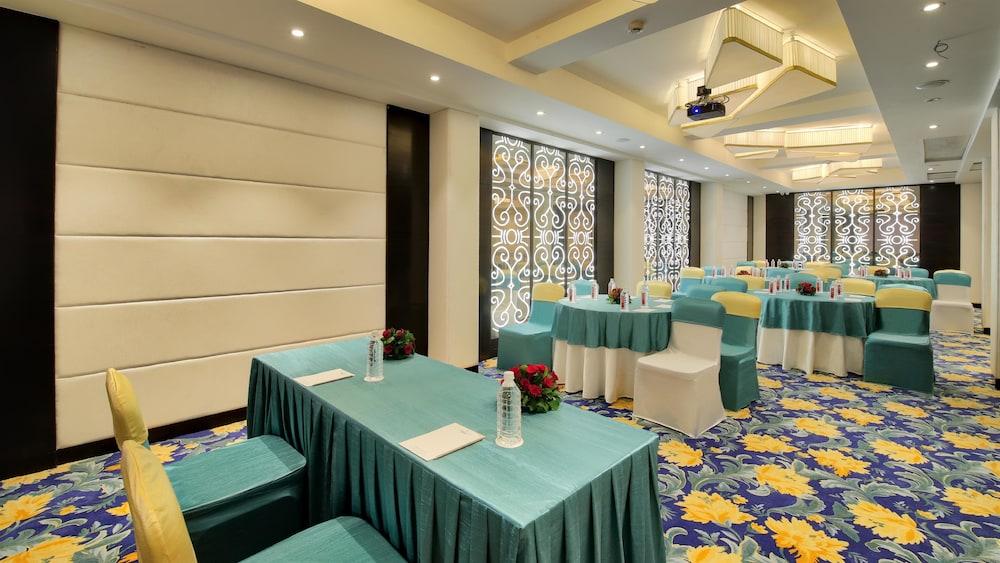 Golden Tulip Essential Jaipur Hotel Екстериор снимка