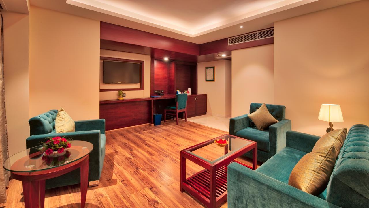 Golden Tulip Essential Jaipur Hotel Екстериор снимка