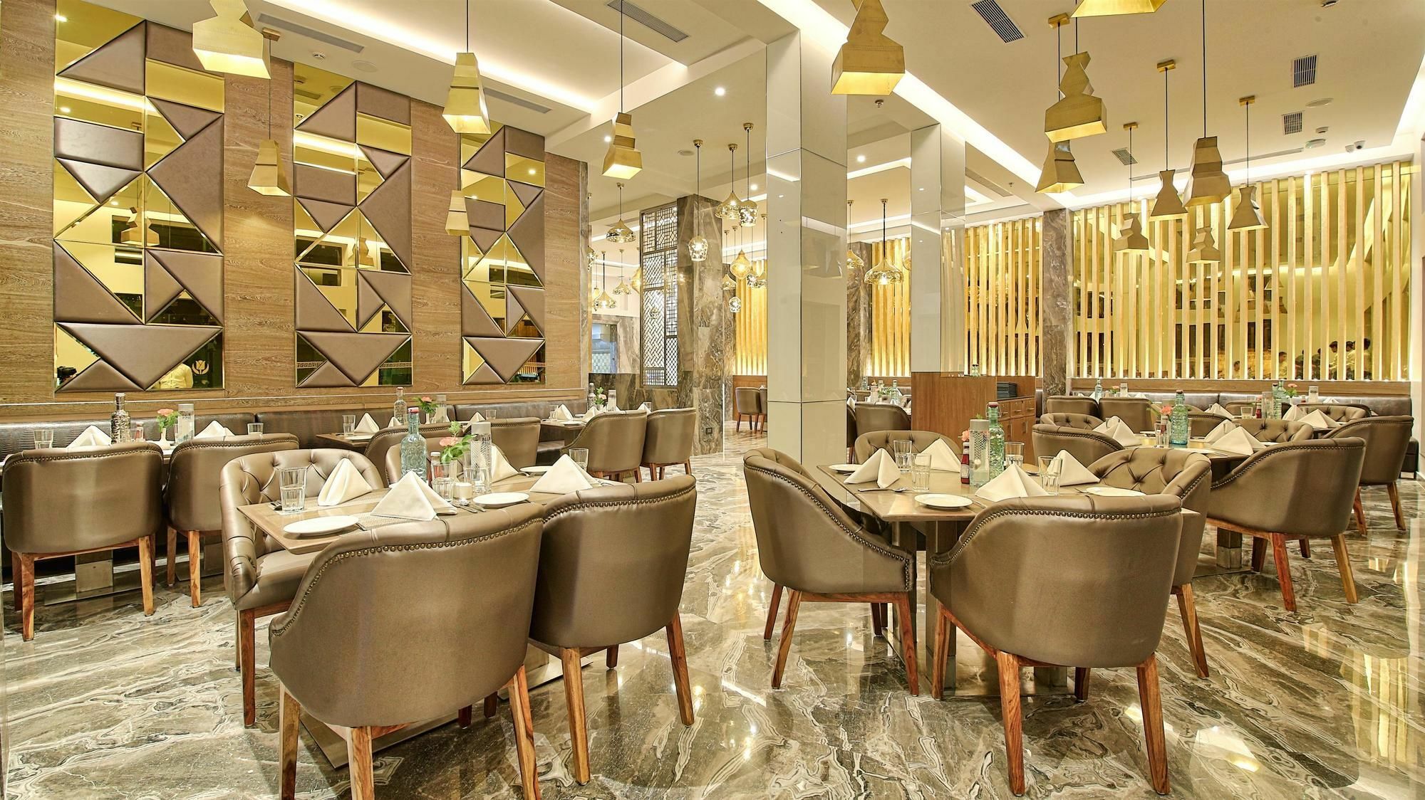 Golden Tulip Essential Jaipur Hotel Екстериор снимка