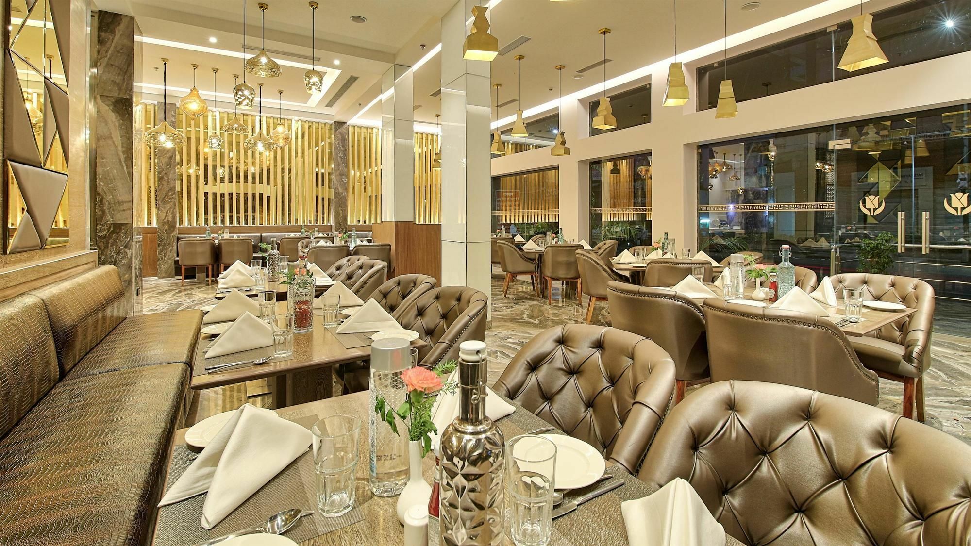 Golden Tulip Essential Jaipur Hotel Екстериор снимка
